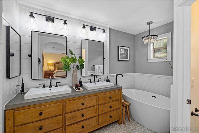 2756 Bellezza Dr., San Diego, CA 92108