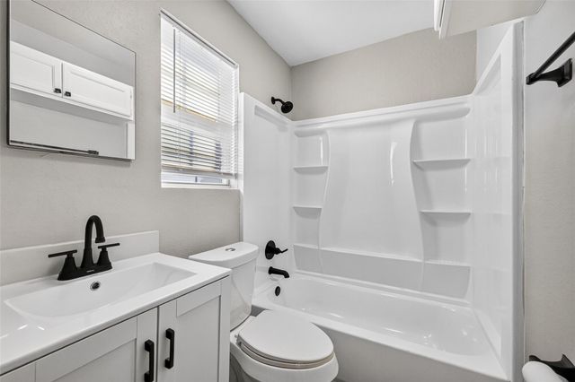 510 Dell Court B, Houston, TX 77009