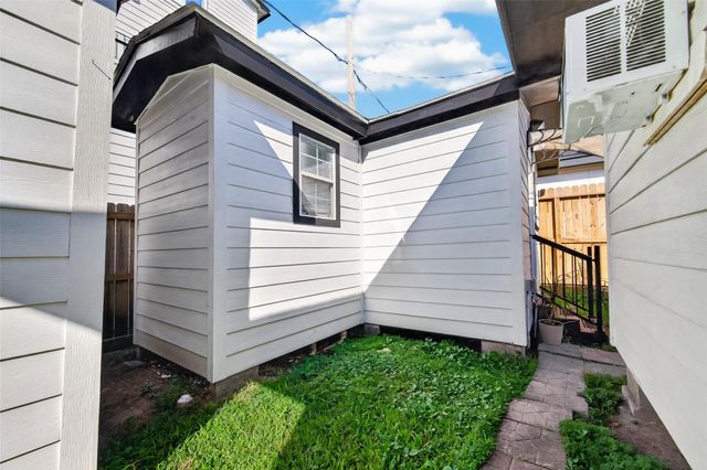 510 Dell Court B, Houston, TX 77009