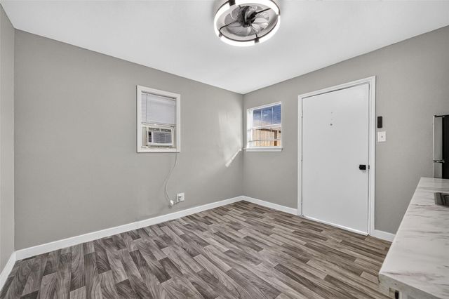 510 Dell Court B, Houston, TX 77009