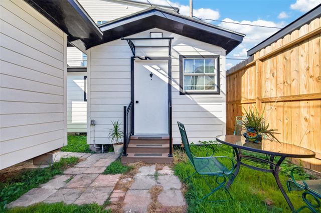 510 Dell Court B, Houston, TX 77009