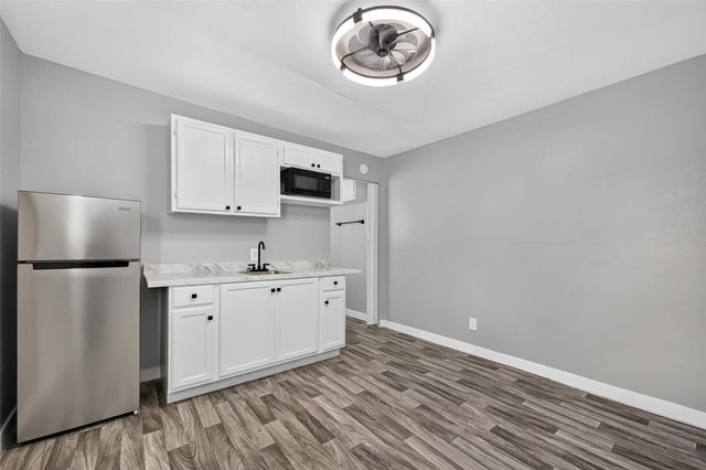 510 Dell Court B, Houston, TX 77009