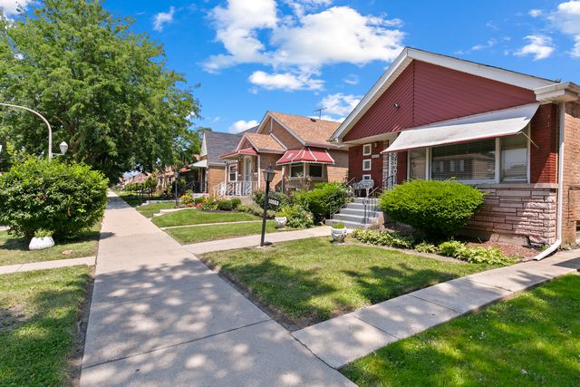 10553 S Calumet Avenue, Chicago, IL 60628