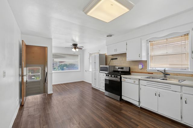 10553 S Calumet Avenue, Chicago, IL 60628