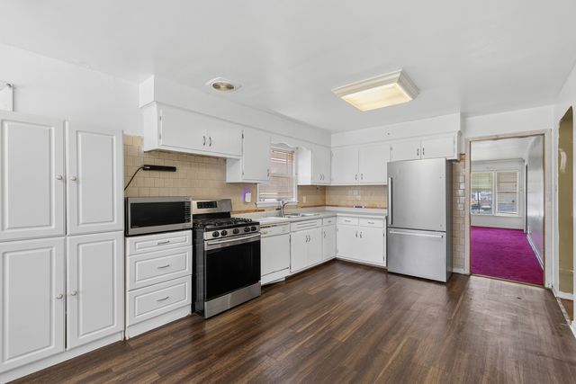 10553 S Calumet Avenue, Chicago, IL 60628