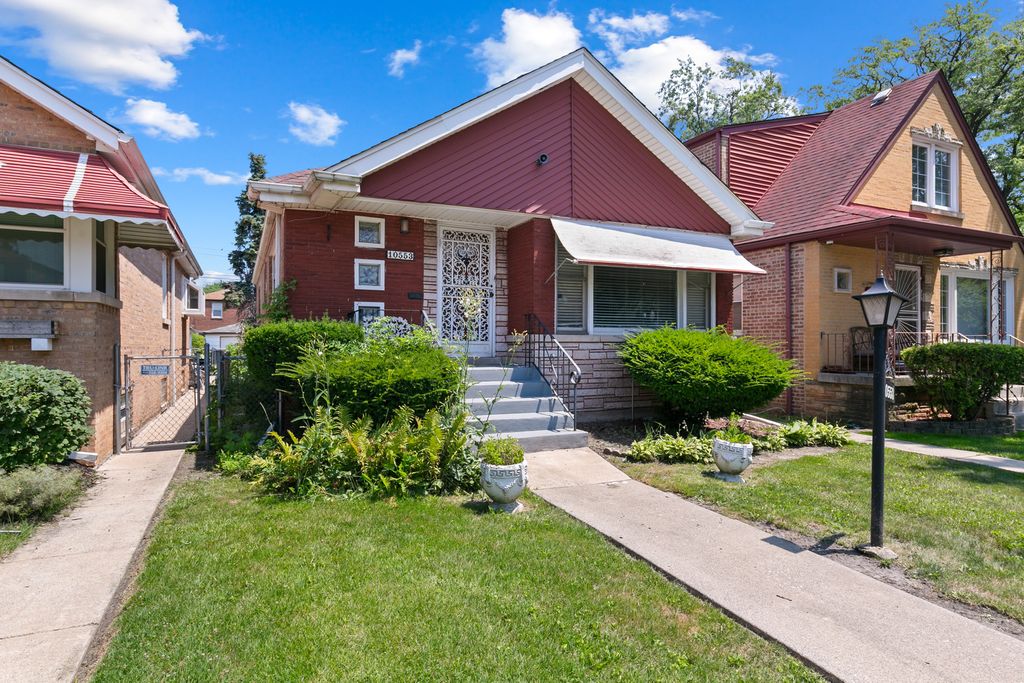 10553 S Calumet Avenue, Chicago, IL 60628