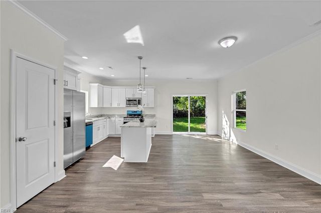 721 Ashley AVE B, Suffolk, VA 23434