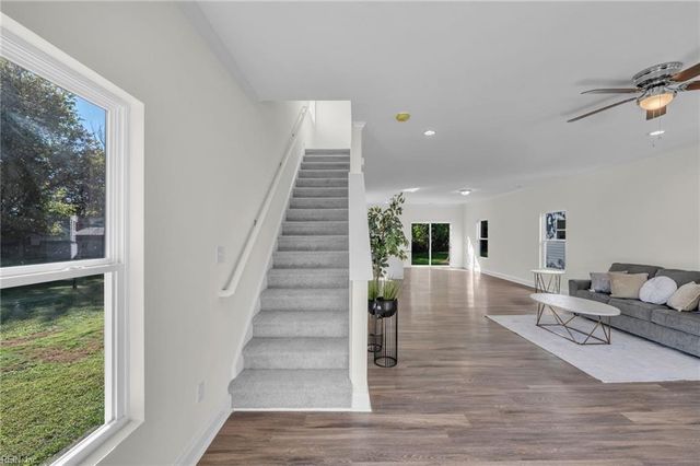 721 Ashley AVE B, Suffolk, VA 23434