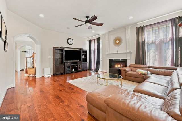 44121 RIVERPOINT DR, Leesburg, VA 20176