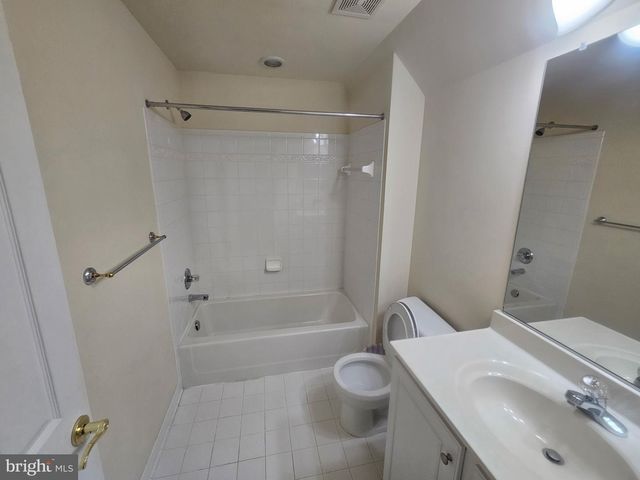 44121 RIVERPOINT DR, Leesburg, VA 20176