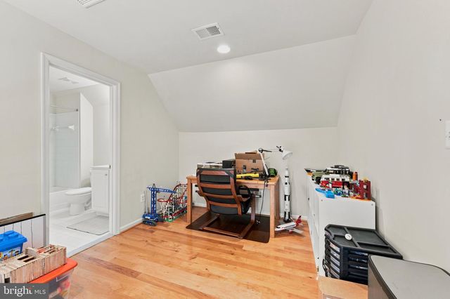 44121 RIVERPOINT DR, Leesburg, VA 20176