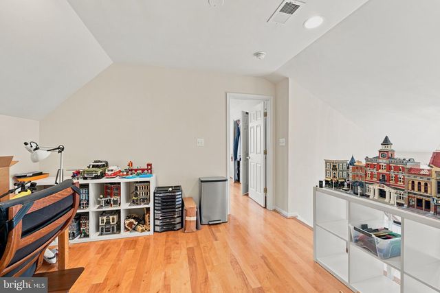 44121 RIVERPOINT DR, Leesburg, VA 20176