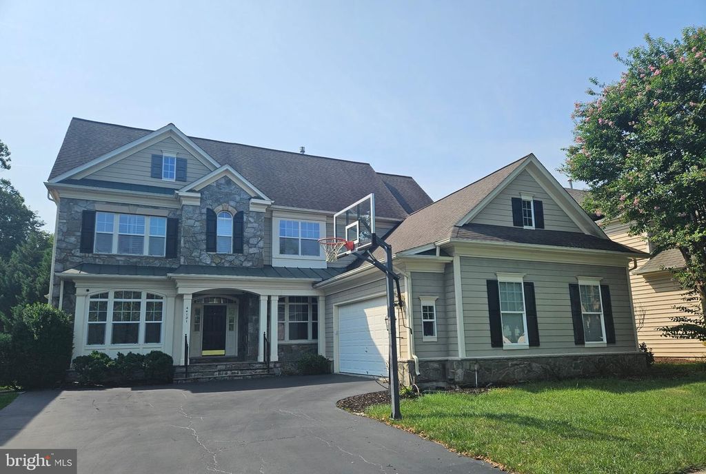 44121 RIVERPOINT DR, Leesburg, VA 20176