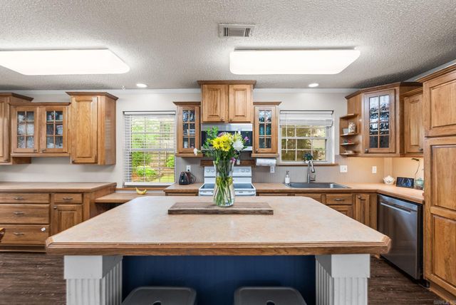 7600 Tomahawk, North Little Rock, AR 72116