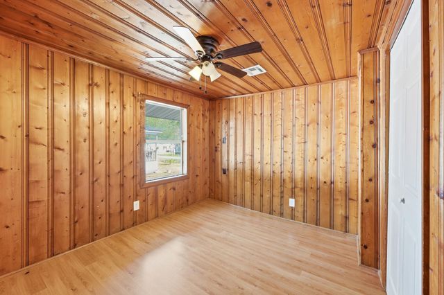 3884 Mineola Ave., Little River, SC 29566