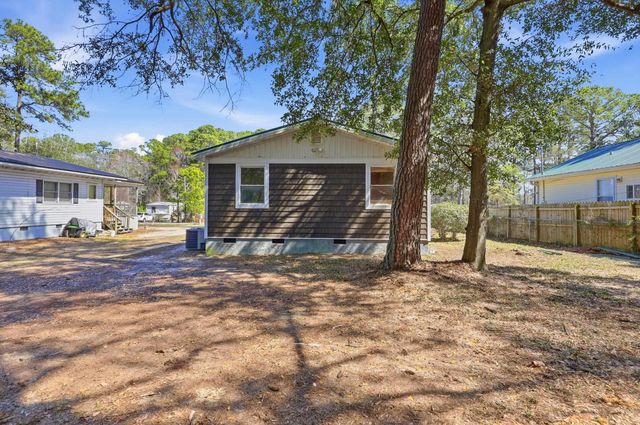 3884 Mineola Ave., Little River, SC 29566