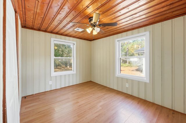 3884 Mineola Ave., Little River, SC 29566