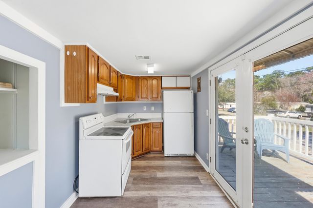 3884 Mineola Ave., Little River, SC 29566