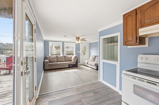 3884 Mineola Ave., Little River, SC 29566