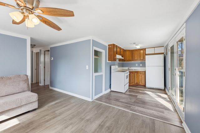 3884 Mineola Ave., Little River, SC 29566