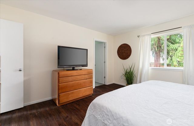 7882 Blakely Avenue, Clinton, WA 98236