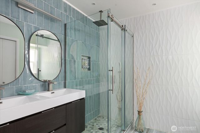 7882 Blakely Avenue, Clinton, WA 98236