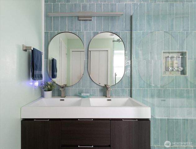 7882 Blakely Avenue, Clinton, WA 98236