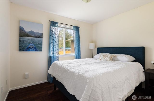 7882 Blakely Avenue, Clinton, WA 98236