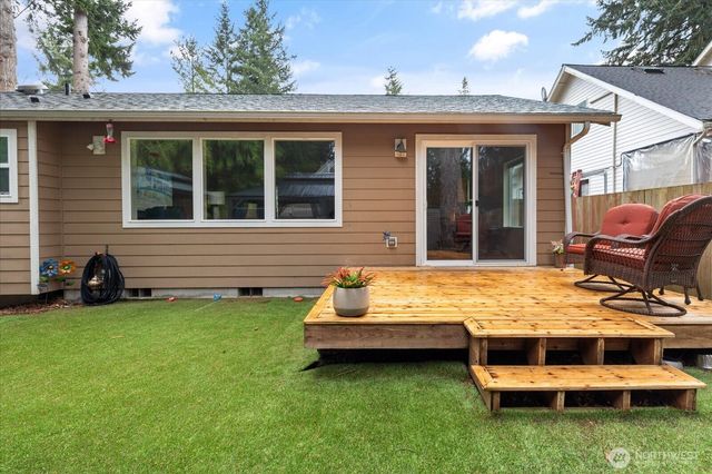 7882 Blakely Avenue, Clinton, WA 98236