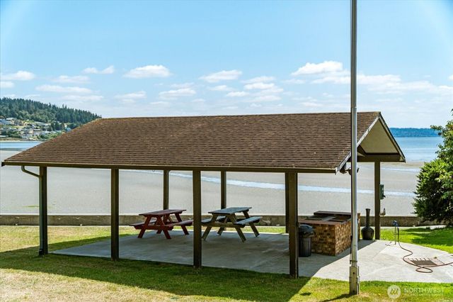 7882 Blakely Avenue, Clinton, WA 98236