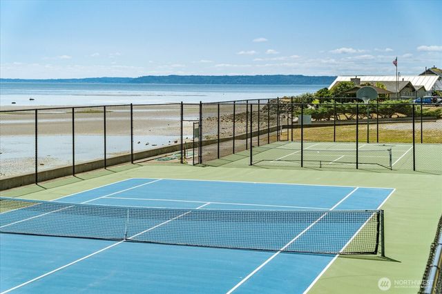 7882 Blakely Avenue, Clinton, WA 98236