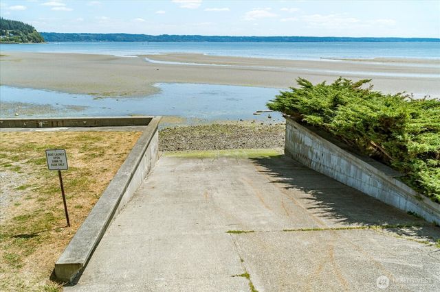 7882 Blakely Avenue, Clinton, WA 98236