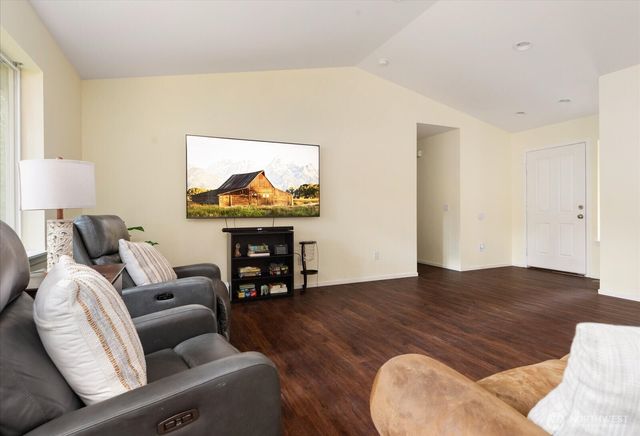 7882 Blakely Avenue, Clinton, WA 98236