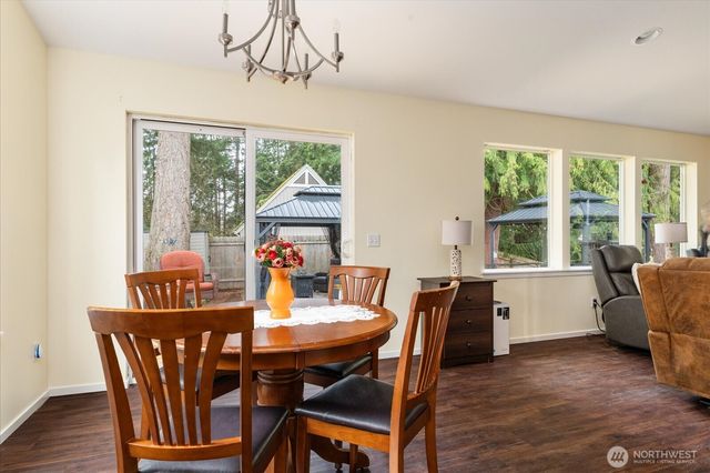 7882 Blakely Avenue, Clinton, WA 98236