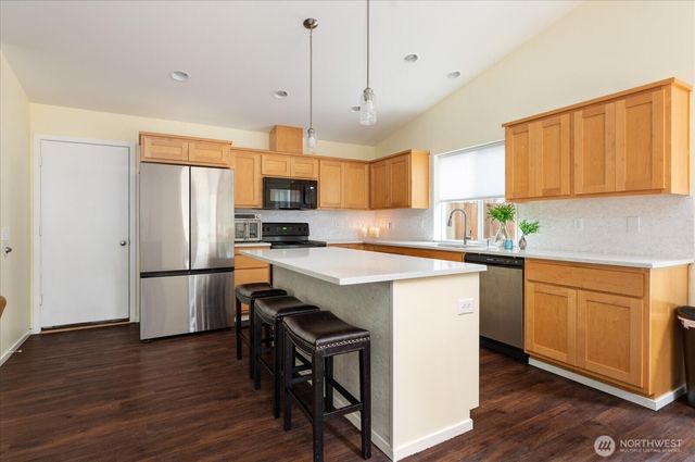 7882 Blakely Avenue, Clinton, WA 98236