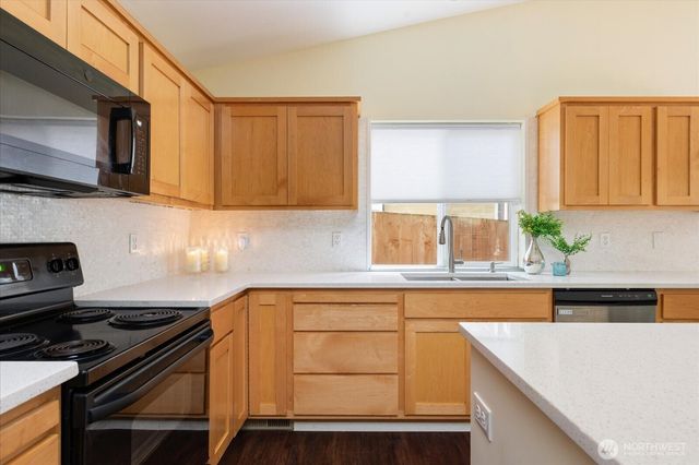 7882 Blakely Avenue, Clinton, WA 98236