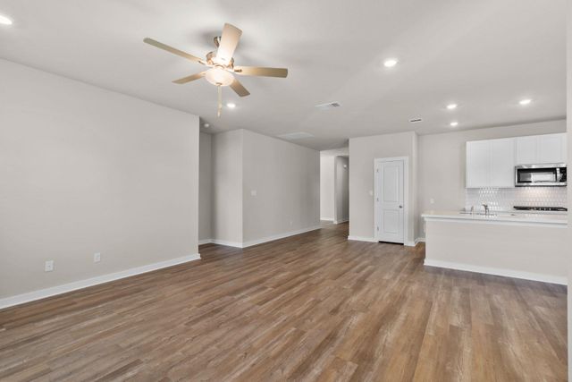 245 Red Tail Hawk LN, Cedar Creek, TX 78612