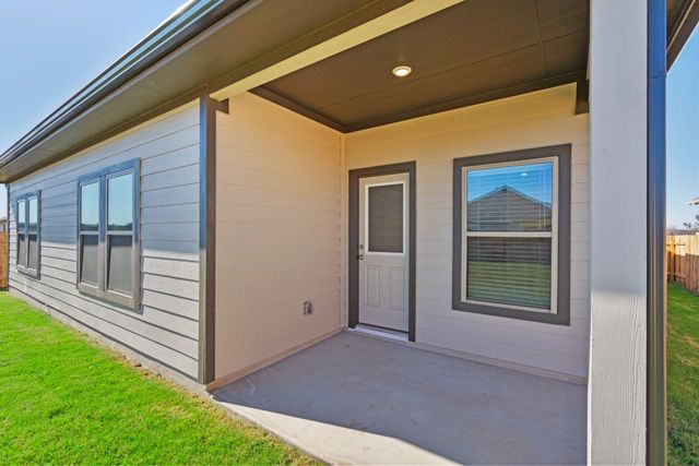 245 Red Tail Hawk LN, Cedar Creek, TX 78612