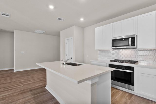 245 Red Tail Hawk LN, Cedar Creek, TX 78612