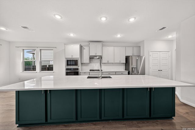 10064 Mulhouse Dr, Schertz, TX 78154