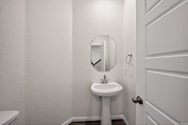 10064 Mulhouse Dr, Schertz, TX 78154