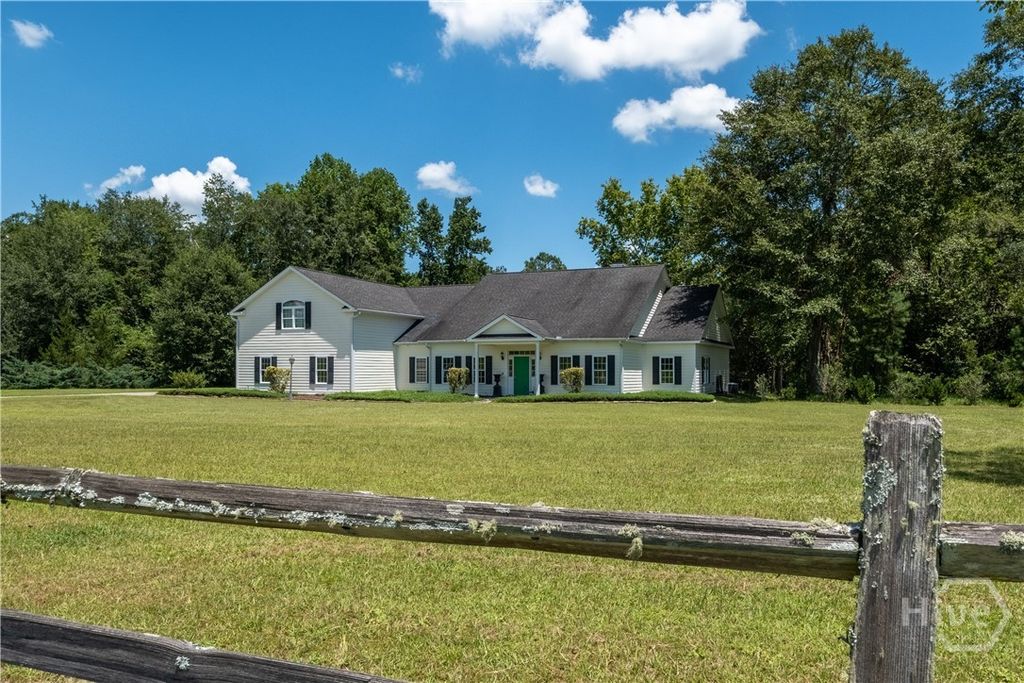 Image 1 of property listing at 1225 E Hampton Drive, Statesboro, GA 30461