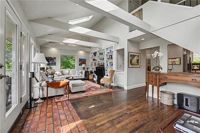 139 S Lakeshore Drive, Lake Quivira, KS 66217