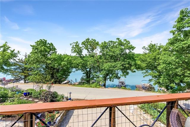 139 S Lakeshore Drive, Lake Quivira, KS 66217