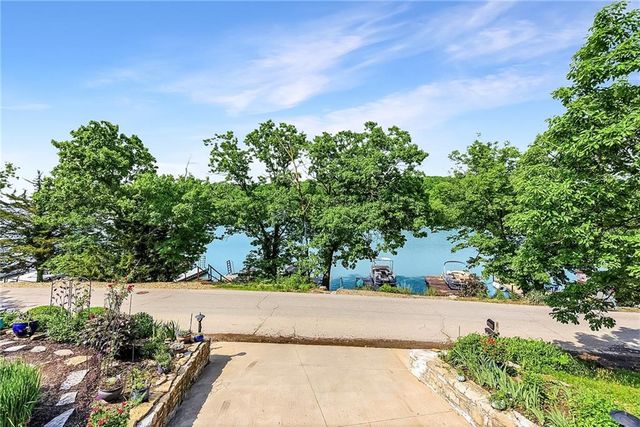 139 S Lakeshore Drive, Lake Quivira, KS 66217