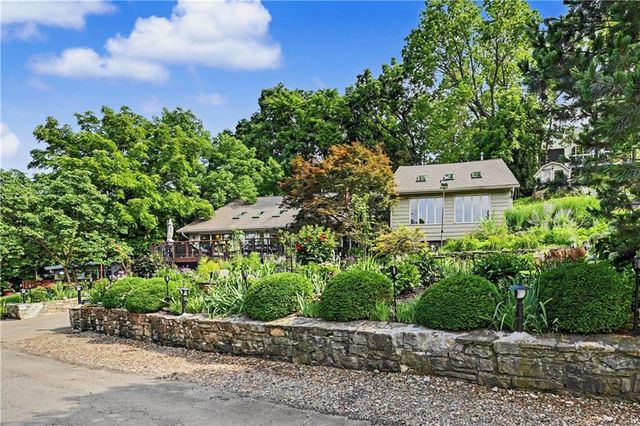 139 S Lakeshore Drive, Lake Quivira, KS 66217