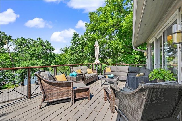 139 S Lakeshore Drive, Lake Quivira, KS 66217