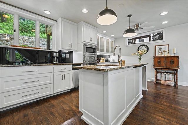 139 S Lakeshore Drive, Lake Quivira, KS 66217