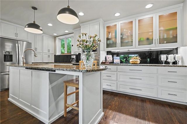 139 S Lakeshore Drive, Lake Quivira, KS 66217