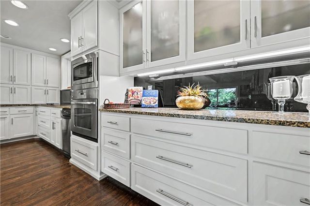 139 S Lakeshore Drive, Lake Quivira, KS 66217